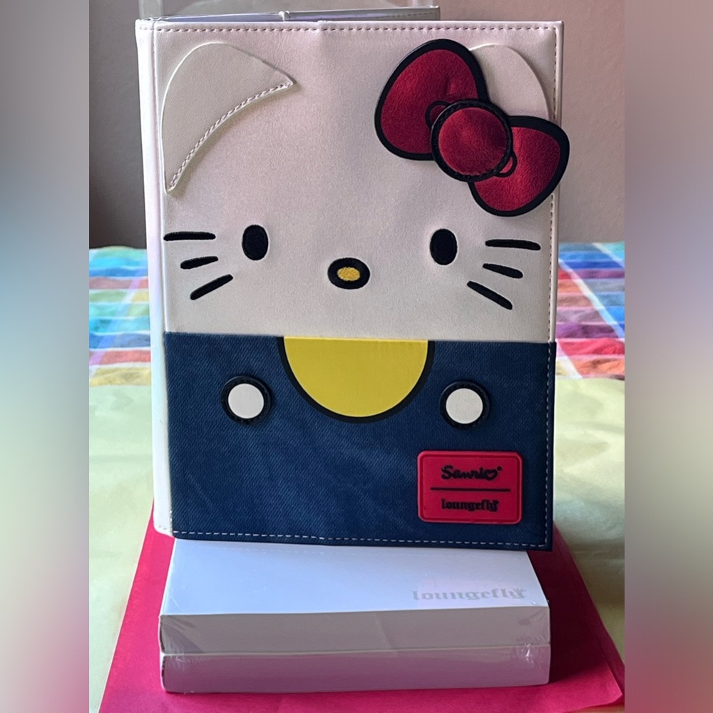 SANRIO HELLO KITTY 50TH ANNIVERSARY COSPLAY PEARLESCENT REFILLABLE JOURNAL 🐱NWT
